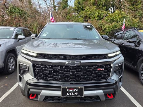 Certified 2024 Chevrolet Traverse Z71 w/ Enhanced Driving Package image 2