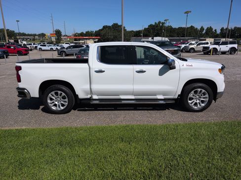 Used 2022 Chevrolet Silverado 1500 LTZ w/ LTZ Convenience Package II AWD/4WD image 9