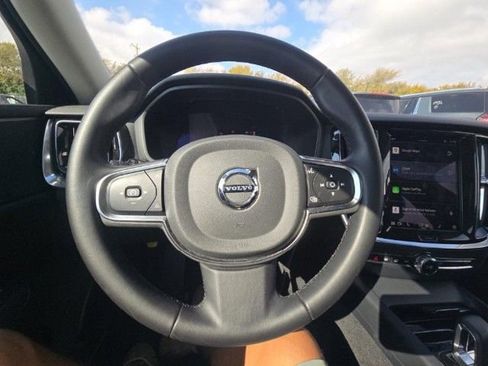 Used 2024 Volvo S60 B5 Core image 9