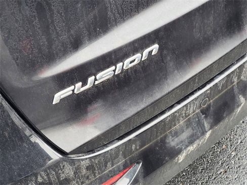 Used 2020 Ford Fusion SE image 5