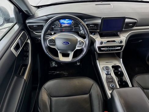 Used 2022 Ford Explorer XLT w/ Equipment Group 202A AWD/4WD image 3