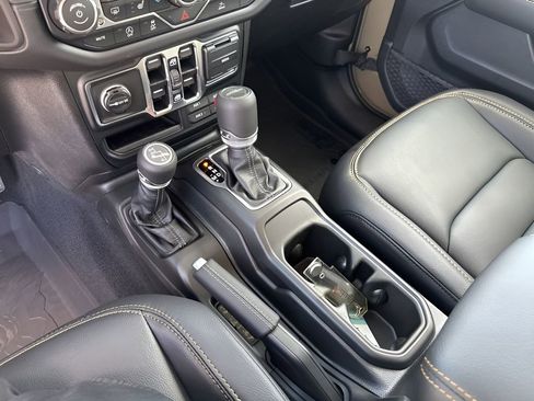 New 2025 Jeep Gladiator Sport AWD/4WD image 37