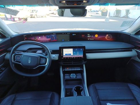 Used 2024 Lincoln Nautilus Reserve image 8