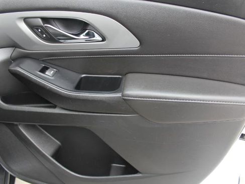 Used 2023 Chevrolet Traverse LT FWD image 23