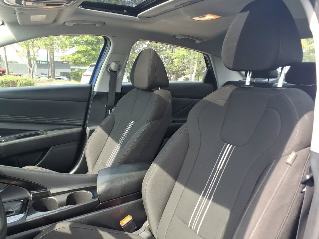 Used 2025 Hyundai Elantra SEL FWD image 15