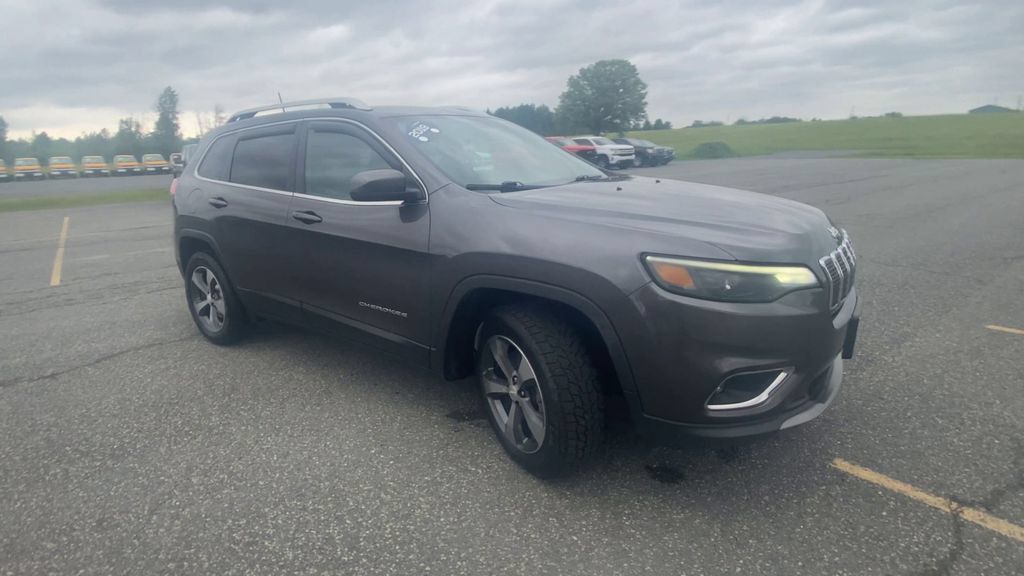 Used 2019 Jeep Cherokee Limited AWD/4WD image 2