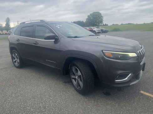 Used 2019 Jeep Cherokee Limited AWD/4WD image 2