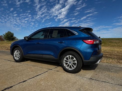 Used 2022 Ford Escape SE w/ Cold Weather Package image 9