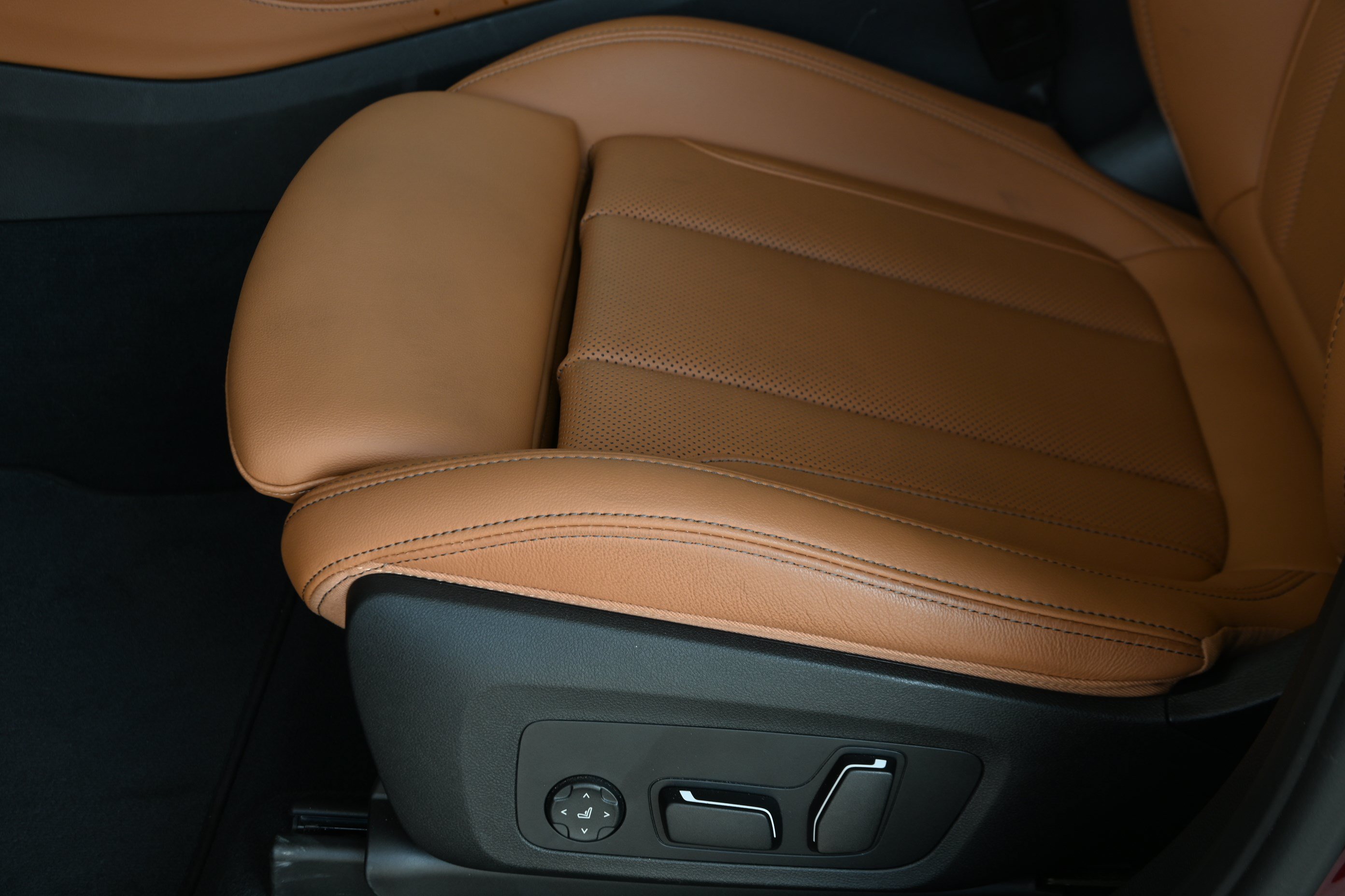 Certified 2025 BMW X4 xDrive30i AWD/4WD image 28