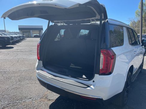 Used 2024 GMC Yukon SLT w/ SLT Luxury Package image 35