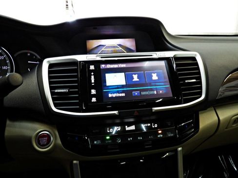 Used 2017 Honda Accord Touring image 21