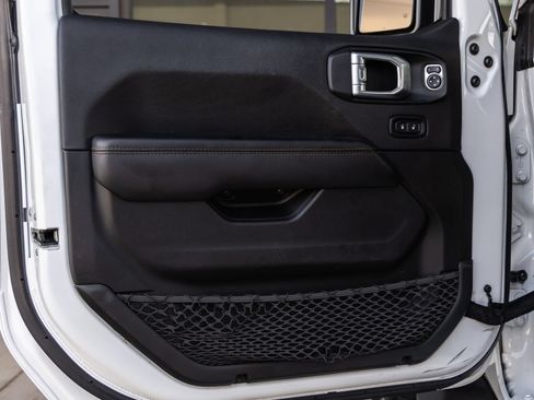 Used 2022 Jeep Wrangler Unlimited Sahara AWD/4WD image 16