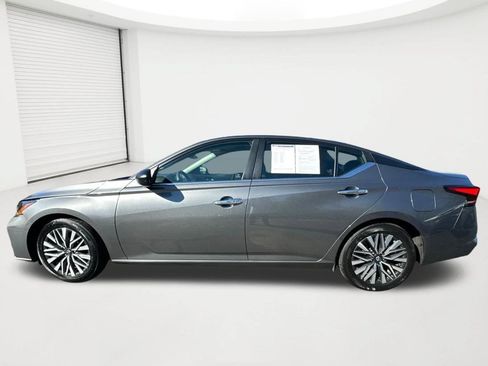 Used 2024 Nissan Altima 2.5 SV FWD image 8