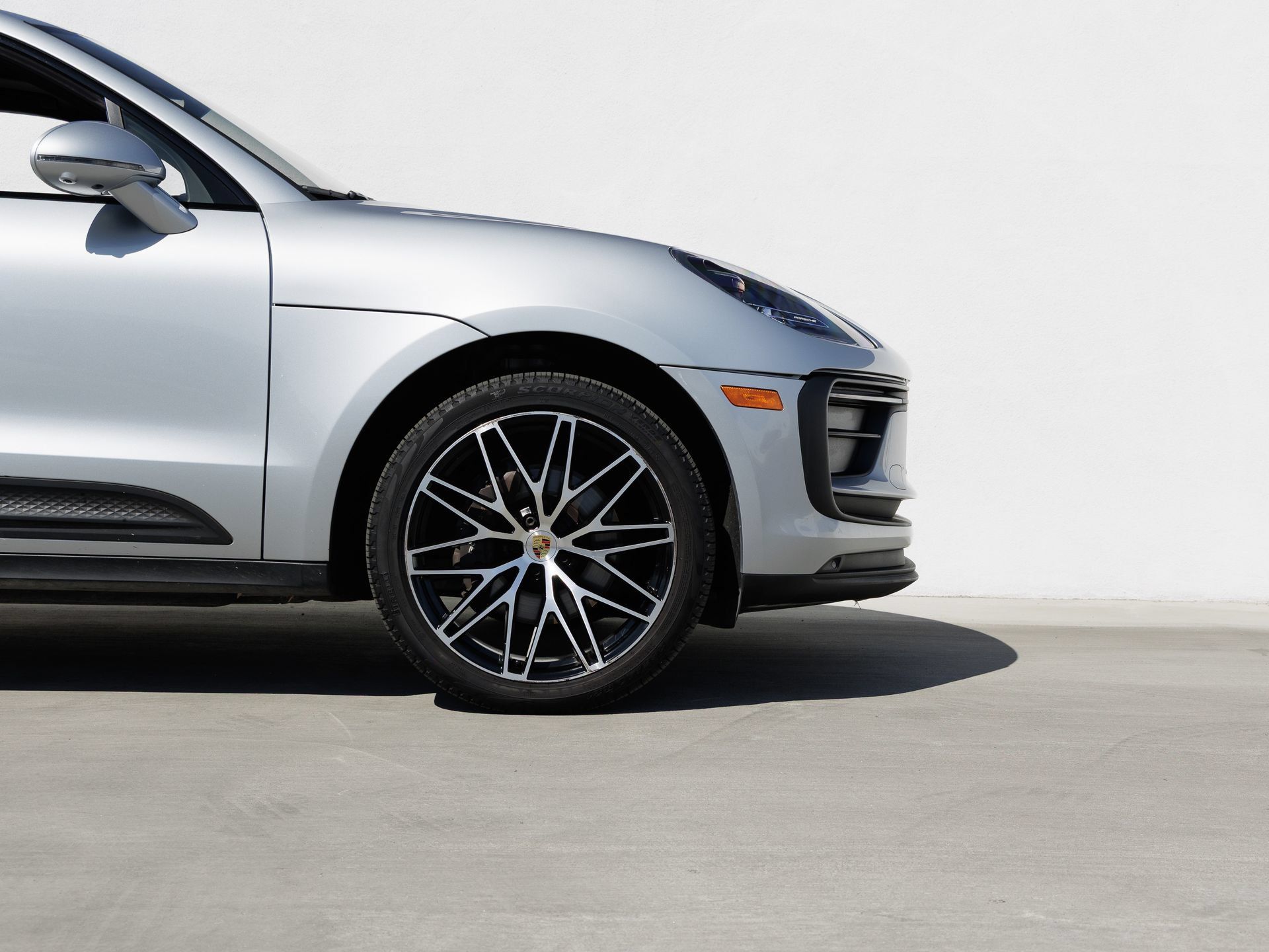 Certified 2023 Porsche Macan AWD/4WD image 11