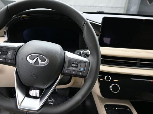 Used 2025 INFINITI QX60 Luxe w/ Vision Package image 18