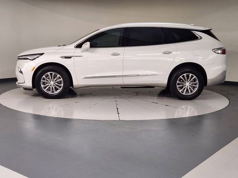 Used 2022 Buick Enclave Essence w/ Trailering Package, 5000 lbs. FWD image 5