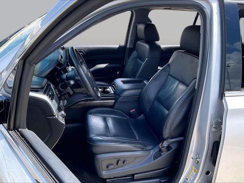 Used 2015 Chevrolet Suburban LT RWD image 7