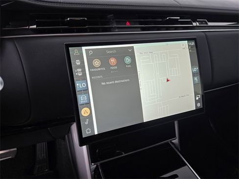 New 2025 Land Rover Range Rover SE image 21