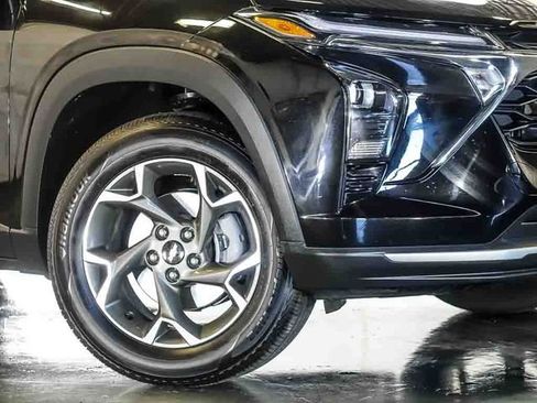 Certified 2026 Chevrolet Trax LT FWD image 4