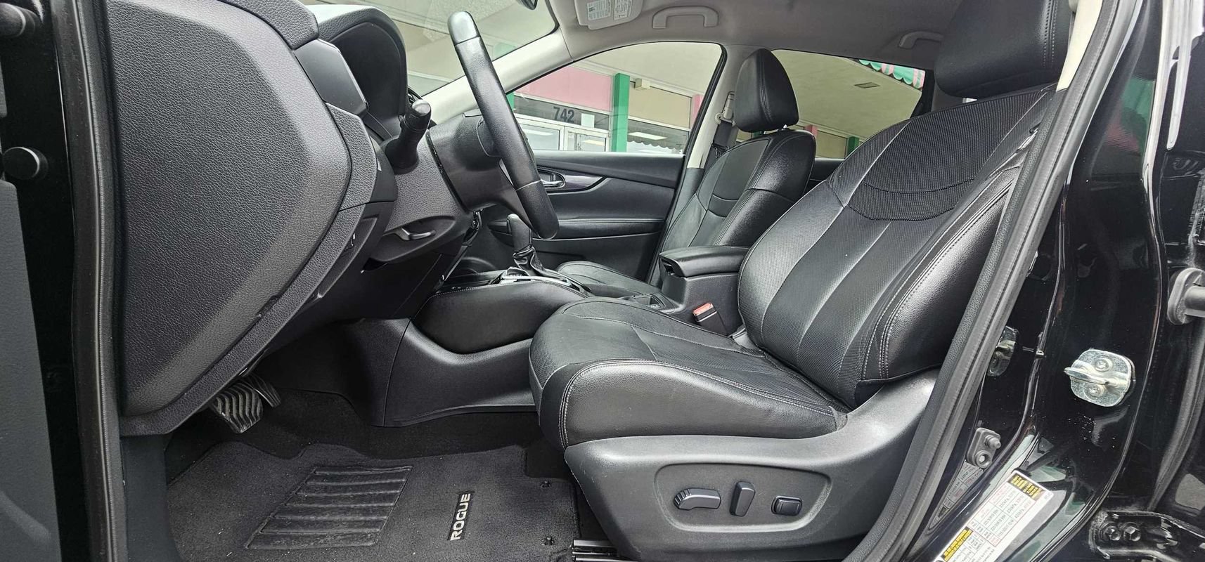 Used 2020 Nissan Rogue SL FWD image 9