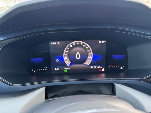 Used 2023 Volkswagen Taos SE w/ Panoramic Sunroof Package image 17