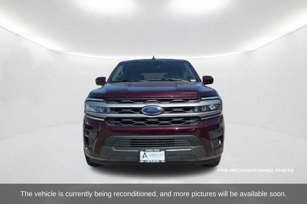 Used 2024 Ford Expedition XLT RWD image 2