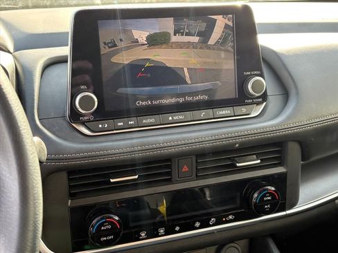 Used 2024 Nissan Rogue SV AWD/4WD image 11