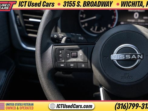Used 2023 Nissan Rogue SV FWD image 17