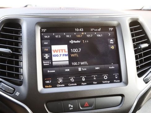 Used 2019 Jeep Cherokee Trailhawk image 25