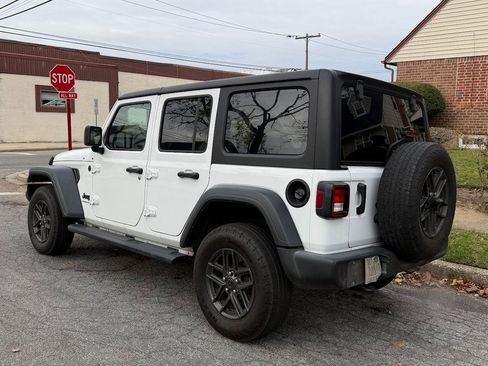 Used 2024 Jeep Wrangler Sport S image 7