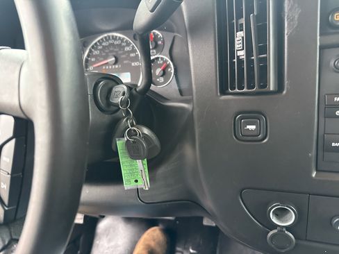 Used 2021 Chevrolet Express 3500 w/ Driver Convenience Package image 18