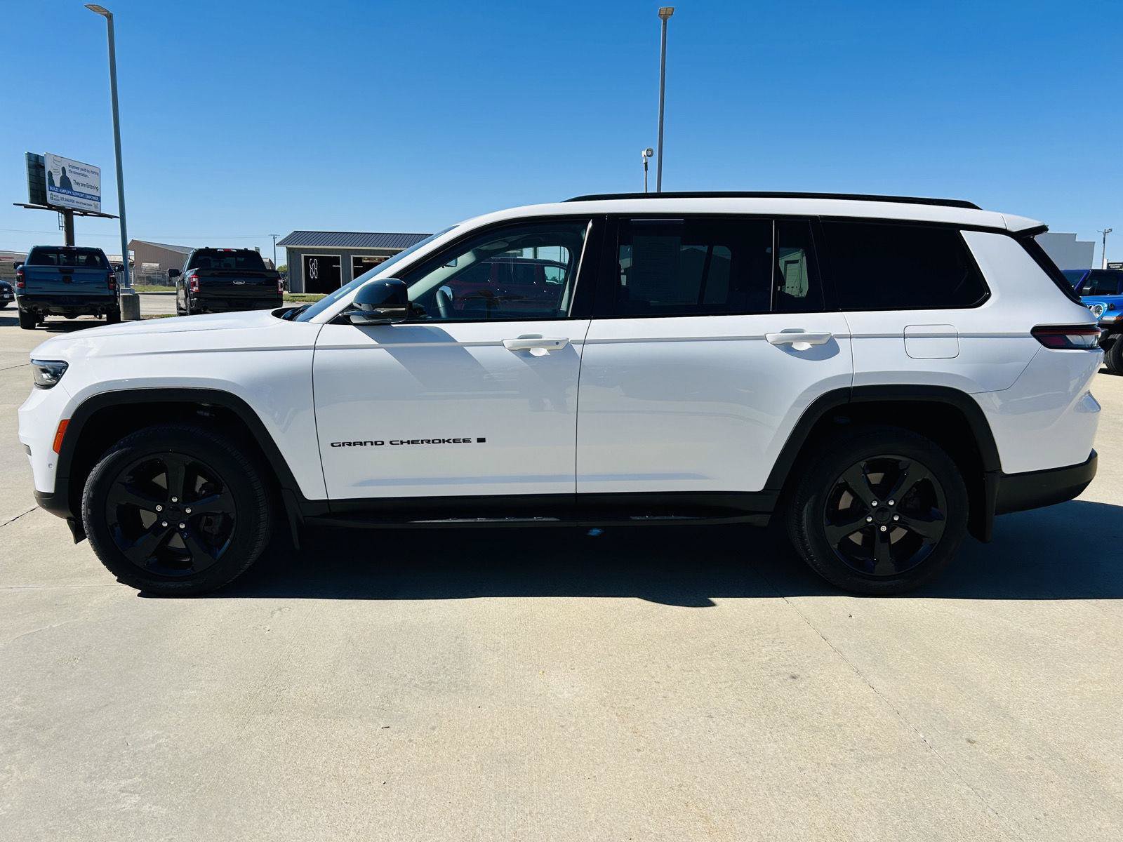 Used 2023 Jeep Grand Cherokee L Limited w/ Luxury Tech Group II AWD/4WD image 42