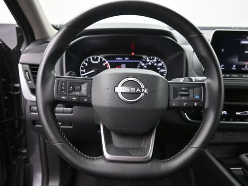 Used 2025 Nissan Rogue SV FWD image 25