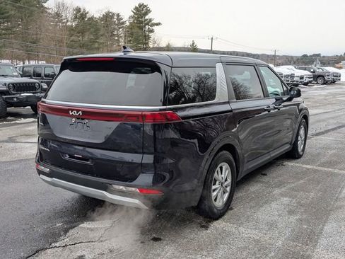 Used 2024 Kia Carnival LX image 5