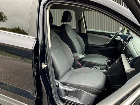 Used 2024 Volkswagen Taos SE image 7