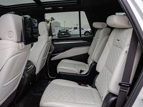 Used 2025 Cadillac Escalade V AWD/4WD image 23