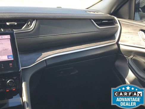 Used 2025 Jeep Grand Cherokee Limited image 28