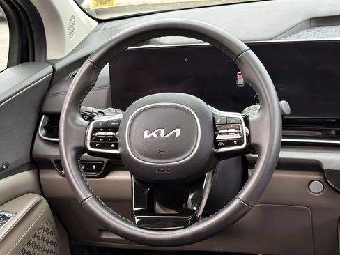 Used 2025 Kia Carnival SX FWD image 19