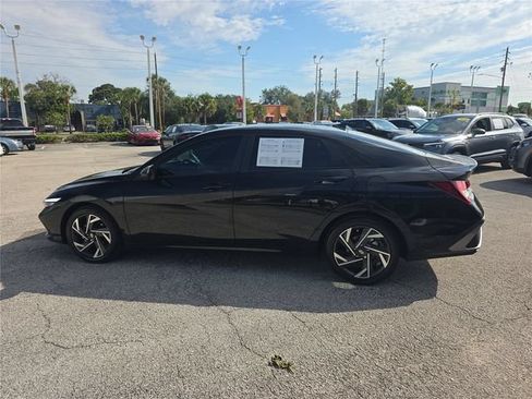 Used 2025 Hyundai Elantra Sport FWD image 5