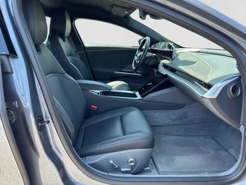 Used 2024 Lucid Air Pure RWD image 15