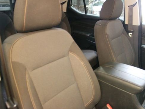 Used 2019 Chevrolet Traverse LT image 11