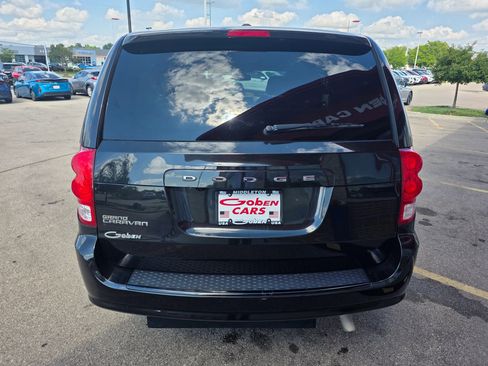 Used 2020 Dodge Grand Caravan SE image 4