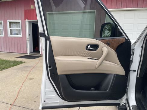 Used 2022 Nissan Armada SL w/ Captain's Chairs Package AWD/4WD image 12