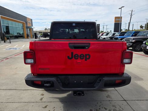 Used 2024 Jeep Gladiator Sport AWD/4WD image 4