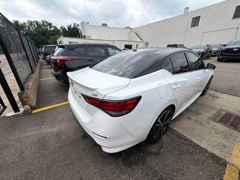 Used 2020 Nissan Sentra SR w/ Premium Package FWD image 6