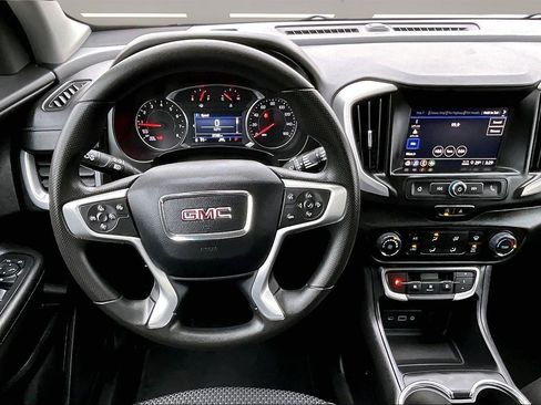 Used 2024 GMC Terrain SLE image 9