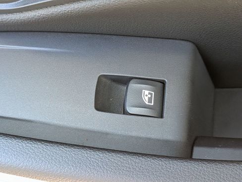 Used 2023 BMW 330i Sedan w/ Driving Assistance Package image 38