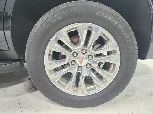 Used 2025 GMC Yukon Denali RWD image 15