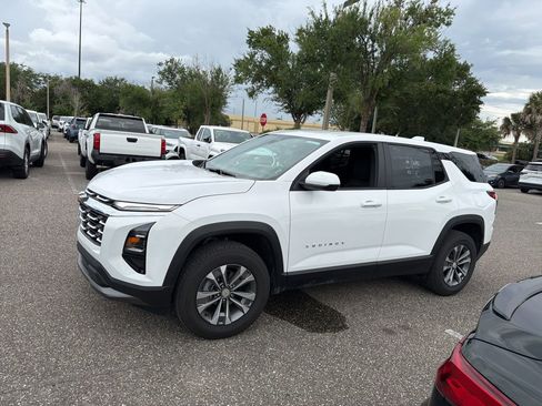 Used 2026 Chevrolet Equinox LT FWD image 2