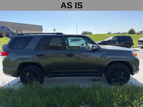 Used 2011 Toyota 4Runner Limited AWD/4WD image 4
